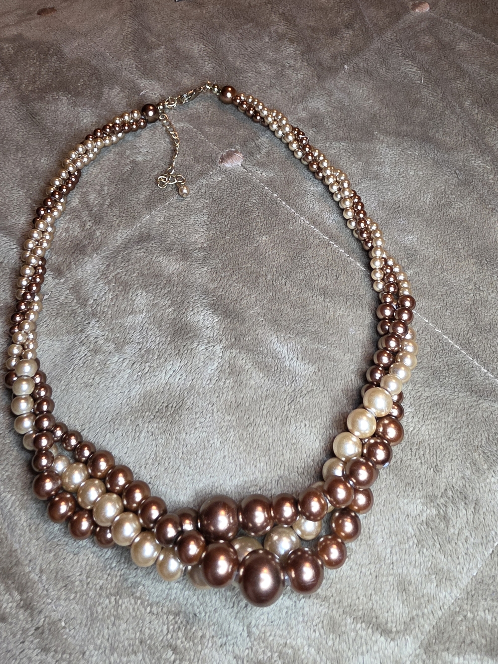 Elegant Two-Tone Pearl Necklace - Cream & Bronze